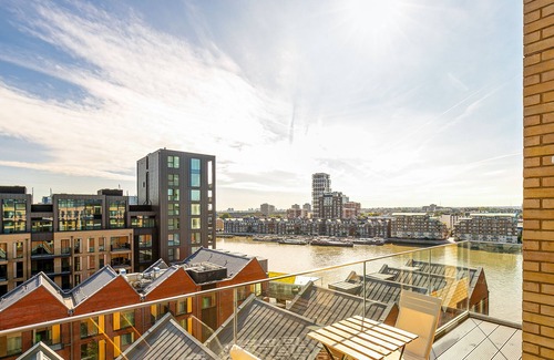 Sands End Apartment | Stunning Riverside 1 Bed with Balcony River View
