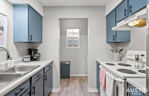 South Lamar Condo | Stunning S Lamar Condo | Near Top Bars & Dining!
