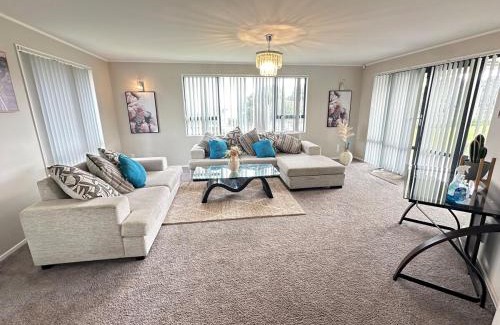 Manurewa House | Stunning Sea View Home Very near to AKL Airport