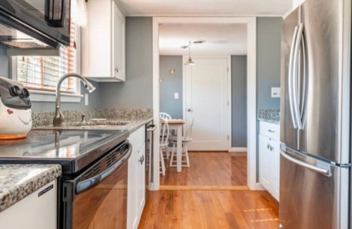 Manomet Cottage | Stunning seaside cottage, walk to beach, family + pet, sleeps 6