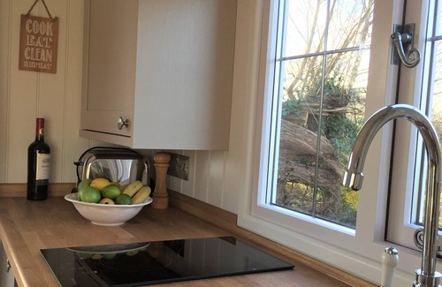 Nantwich Ski Chalet | STUNNING SHEPHERDS HUT WITH HOT TUB IN BEAUTIFUL RURAL CHESHIRE, NEAR NANTWICH