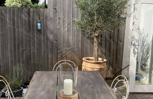 Kensal Green House | Stunning spacious house with garden