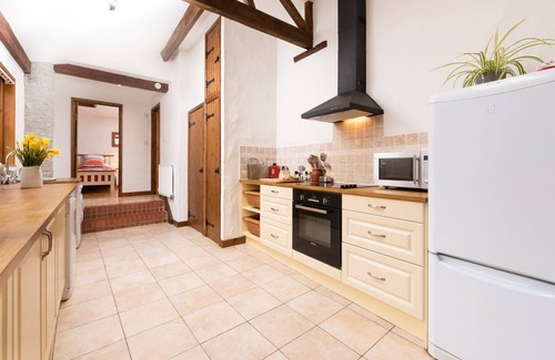 Barnstaple Cottage | Stunning Three Bedroom Barn Conversion Sleeps 6, takes pets. Near beaches and Exmoor.