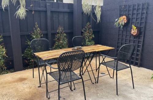 Melbourne House | Stunning Townhouse - 12 min CBD