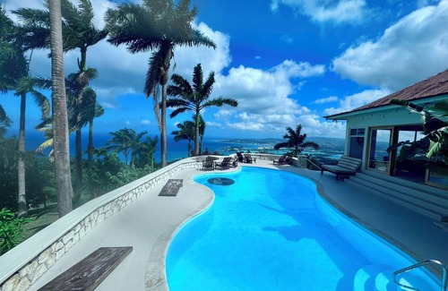 Reading Villa | Stunning Tropical Mountain Villa mins from Montego Bay including Butler