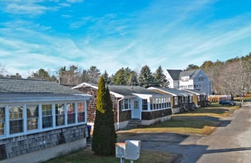 Ocean Park Condo | Stunning, two-bedroom, one-bathroom condo, two short blocks from the beach!