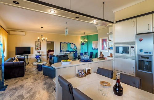 Polemarchi Apartment | Stunning View Homes w. Pool, near Iconic Beaches
