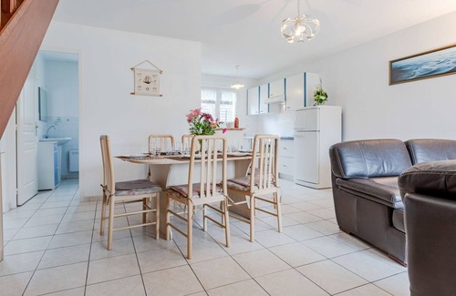 Hauteville-sur-Mer House | Stunning villa for 4 people with WIFI, TV, terrace, pets allowed and parking