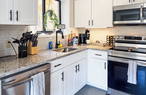 Lincoln Condo | Stunning View, 3 minutes to Loon, NEW Renovation!