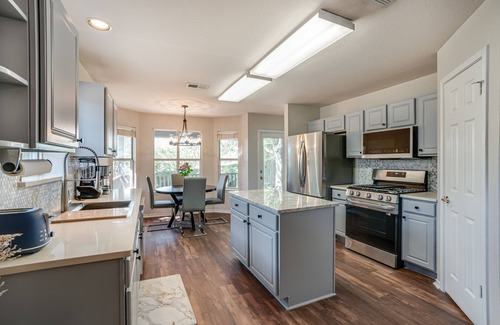 Crownridge of Texas House | Stunning View at the Rim! Gated and CLEAN! 6 Flags, La Cantera, Top Golf <1mi