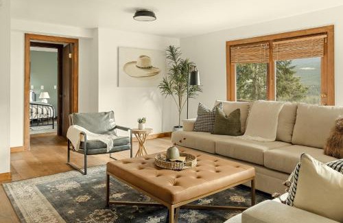 Hangen Ranch And M and B House | Stunning View House - 15-min to Town - Evergreen