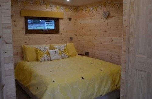 Horton in Ribblesdale Cabin | Stunning views of the Yorkshire 3 Peaks | 10 miles from Settle | The Hive Lodge