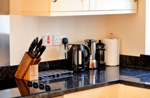 Freefolk House | Stunning villa for 4 guests with WIFI, TV, terrace, pets allowed and parking