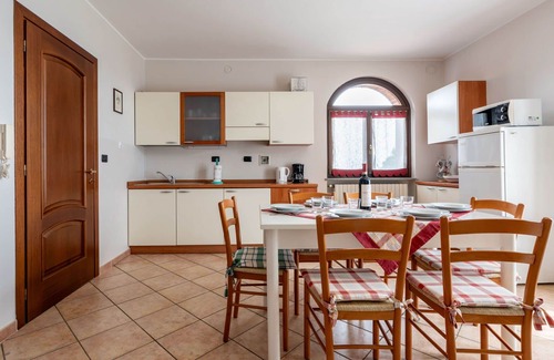 Barolo House | Stunning villa for 6 guests with WIFI, private pool, TV, terrace and parking