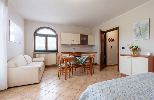 Barolo House | Stunning villa for 6 guests with WIFI, private pool, TV, terrace and parking