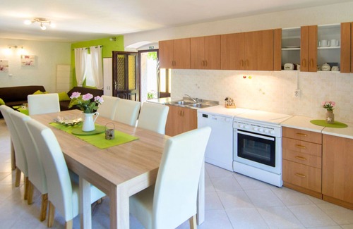 Buici House | Stunning villa for 6 people with WIFI, private pool, A/C, TV, terrace, pets allowed and parking