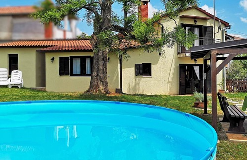 Buici House | Stunning villa for 6 people with WIFI, private pool, A/C, TV, terrace, pets allowed and parking