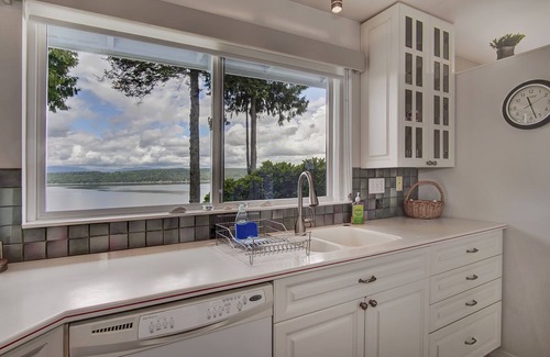 Poulsbo House | Stunning Water - Mountain View at the Edgewater Bluff Retreat