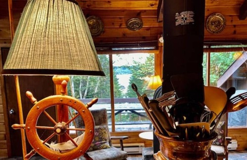 Tors Cove Cabin | Stunning Water View ✨ Alcove Chalet On A Pond