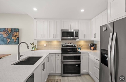 Tsawwassen Apartment | Stunning waterfront apartment - wake up and fall asleep listening to the ocean
