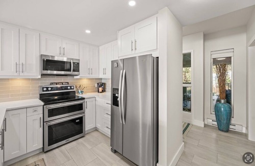 Tsawwassen Apartment | Stunning waterfront apartment - wake up and fall asleep listening to the ocean