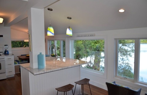 Dennis Cottage | ⭐️ STUNNING WATERFRONT ⭐️Pet Friendly 3BDRM/2BTH*FIREPIT*KAYAKS*GAS FIREPLACE*