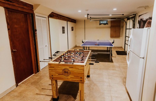 Town of Lumberland House | Stunningly Private Lake Front - Pickleball Court