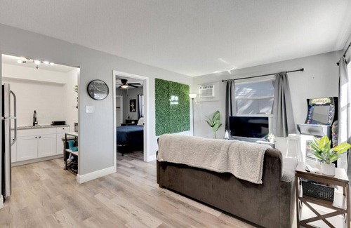 Sun Bay South Apartment | Stylish 1BR Hideaway | South Tampa