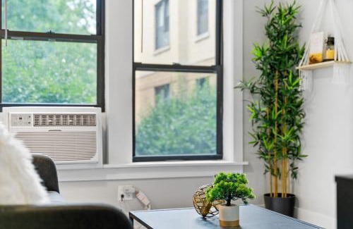 Boystown Apartment | Stylish 1BR in Lakeview Chicago - Brompton 1 rep
