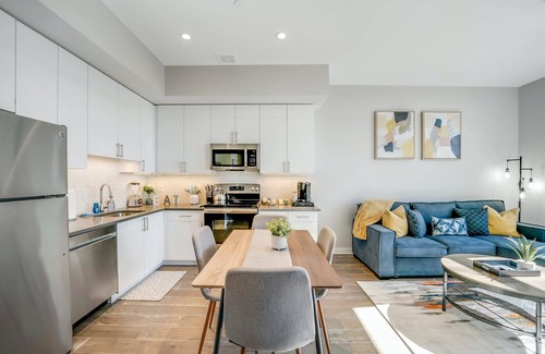 Hackensack Apartment | Stylish 1br Unit. Parking. Easy Ride to NYC