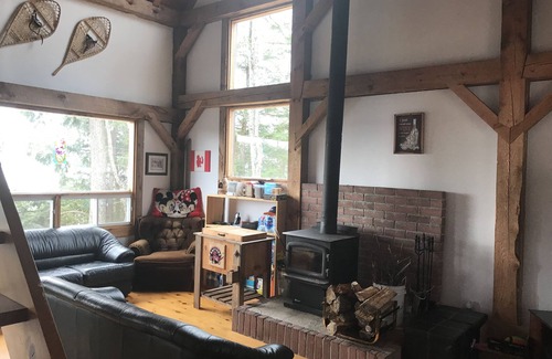 Algonquin Highlands Cottage | Stylish 2 bedroom, 2 bunkie, 1 bathroom, cottage right on Kawagama Lake.