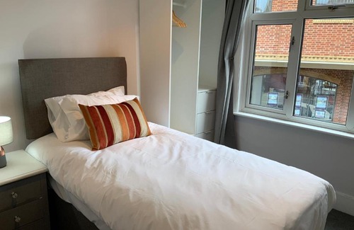 Stansted Apartment | Stylish 2 Bedroom Cottage in Bishop's Stortford by BookedUK