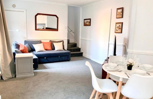 Stansted Apartment | Stylish 2 Bedroom Cottage in Bishop's Stortford by BookedUK