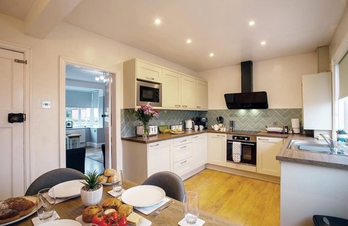Yeadon House | Stylish 2-Bed Cottage in the heart of Yorkshire