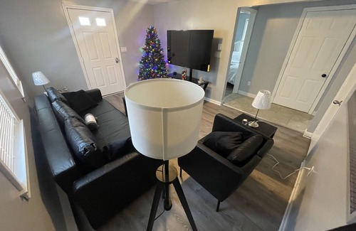 Bristol Apartment | Stylish 2 Bedroom duplex - self check in & parking