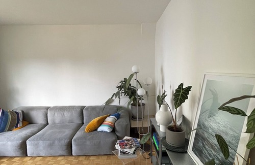District 9 Apartment | Stylish 2-Bedroom Flat w/Living Room, Balcony & Workspace in Zürich