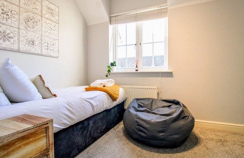 Hatfield Apartment | Stylish 2 Bedroom Maisonette