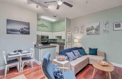 Springfield Apartment | Stylish 2 BR apartment - perfect for relaxing!