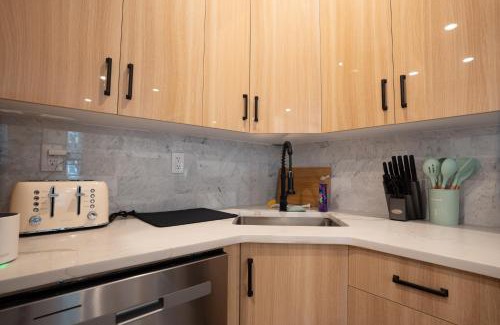 Ocean Hill Apartment | Stylish 2BD Brooklyn Retreat with Backyard & Basement