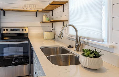 Greenwood House | Stylish 2BR n Old Town Greenwood