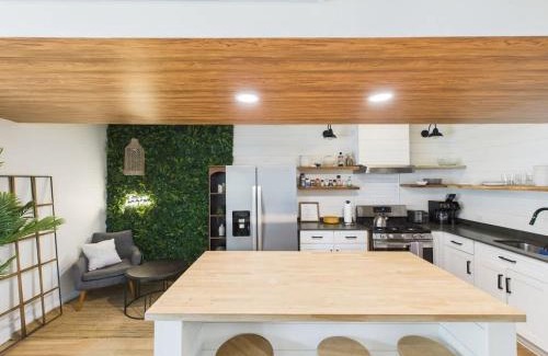 West Town Apartment | Stylish 2BR Patio Oasis & Free Parking