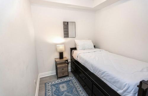 Downtown Mississauga Apartment | Stylish 2BR with Great View! Steps from Square One