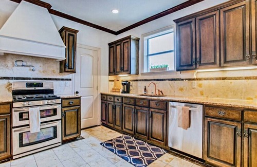 Knox - Henderson House | Stylish 3-BDRM Home/Near DT/Walk to Bars & Shops