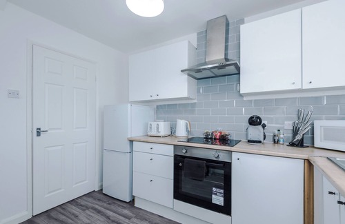 Ashton-under-Lyne House | Stylish 3-Bed Home, Wi-Fi & Parking, Easy Access to Manchester & Peaks