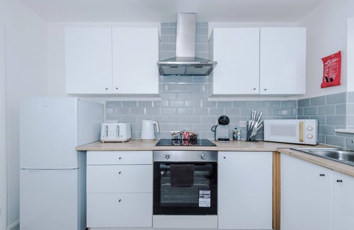 Ashton-under-Lyne House | Stylish 3-Bed Home, Wi-Fi & Parking, Easy Access to Manchester & Peaks