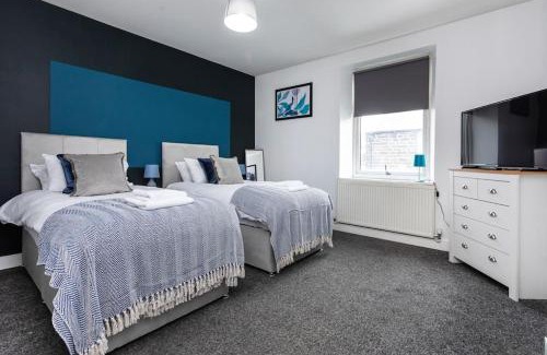 Burnley House | Stylish 3 bedroom home - ideal for all guest types- free parking