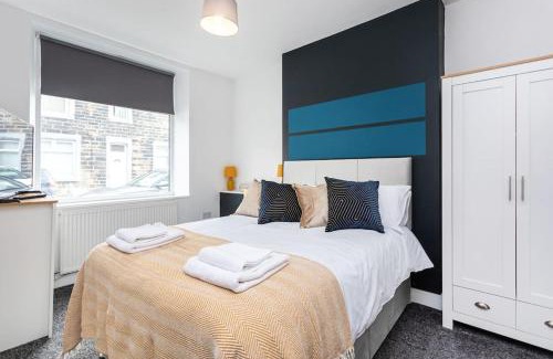 Burnley House | Stylish 3 bedroom home - ideal for all guest types- free parking