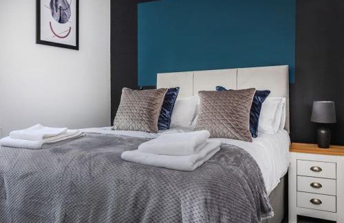 Burnley House | Stylish 3 bedroom home - ideal for all guest types- free parking