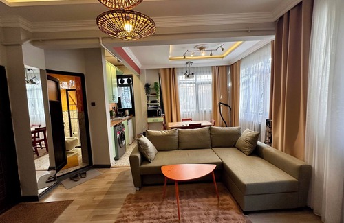 Emin Sinan Apartment | Stylish 3 Room Flat 3 AC, WiFi Walk to Grandbazaar High speed WiFi , AC