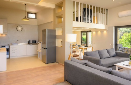Kalo Chorio Apartment | Stylish 3bdr apartment with a private pool, jacuzzi, jym, barbeque and fireplace